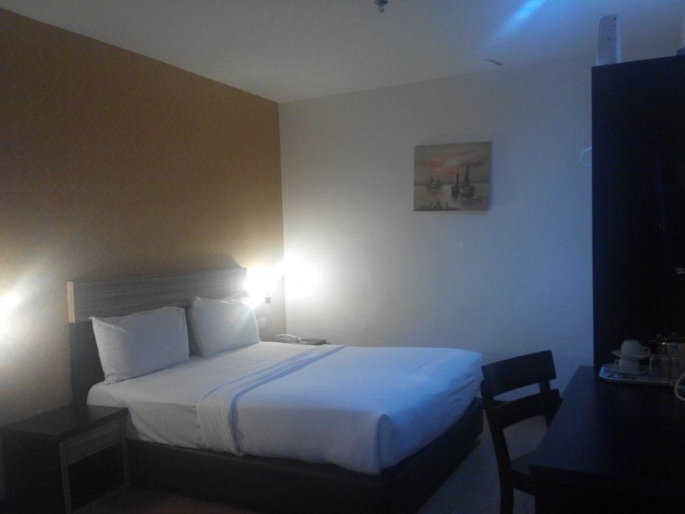 7 Heaven Boutique Hotel Pasir Gudang Exterior foto